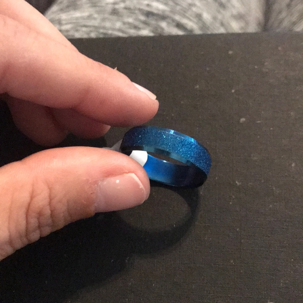 Sparkly blue ring - Picture 3 of 3